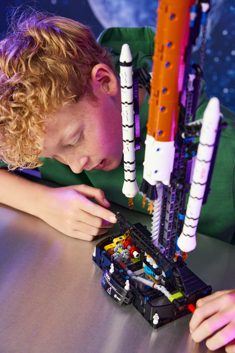 LEGO® Technic NASA Artemis Space Launch System raket 42221