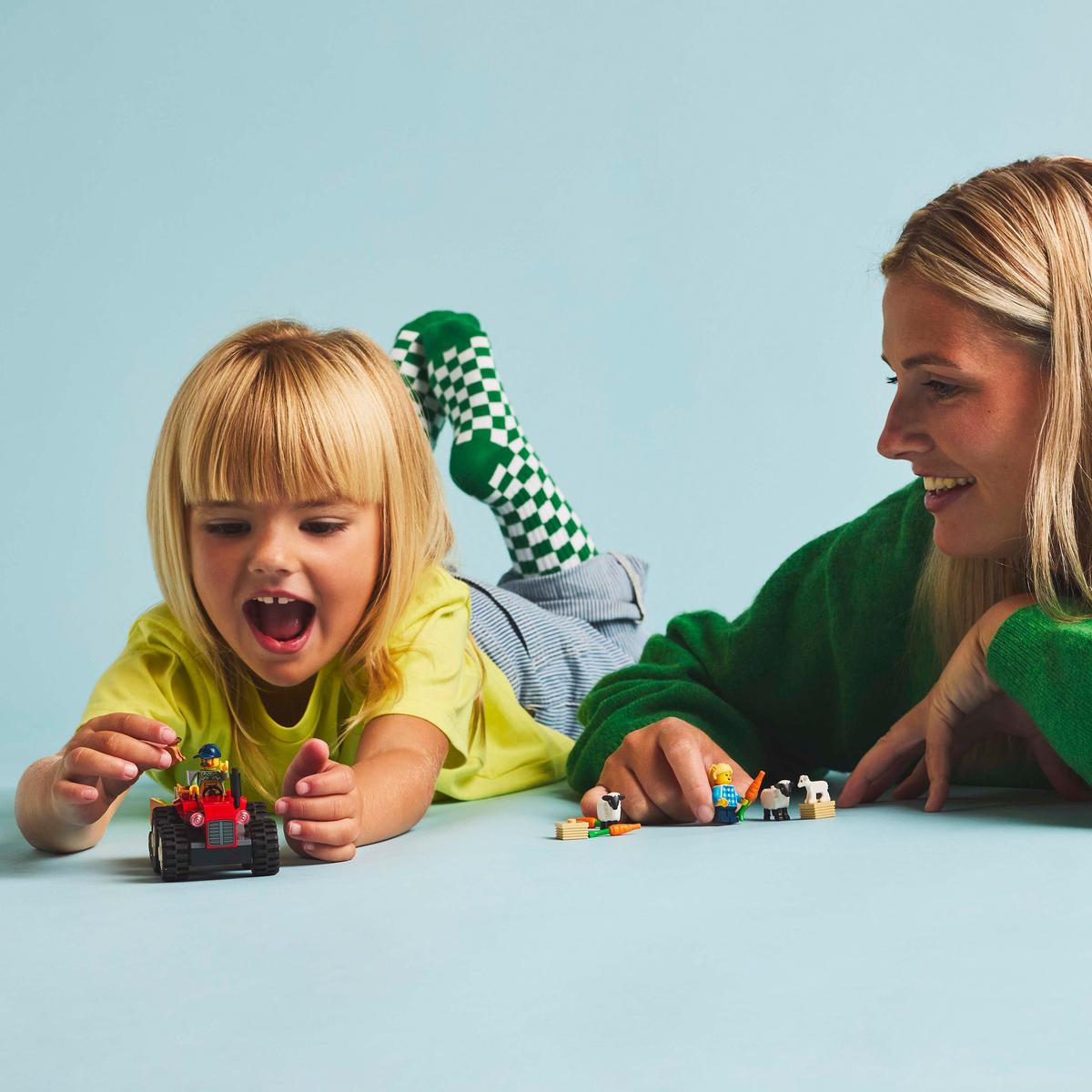 LEGO City Great Vehicles 60461, Röd jordbrukstraktor med släp och får