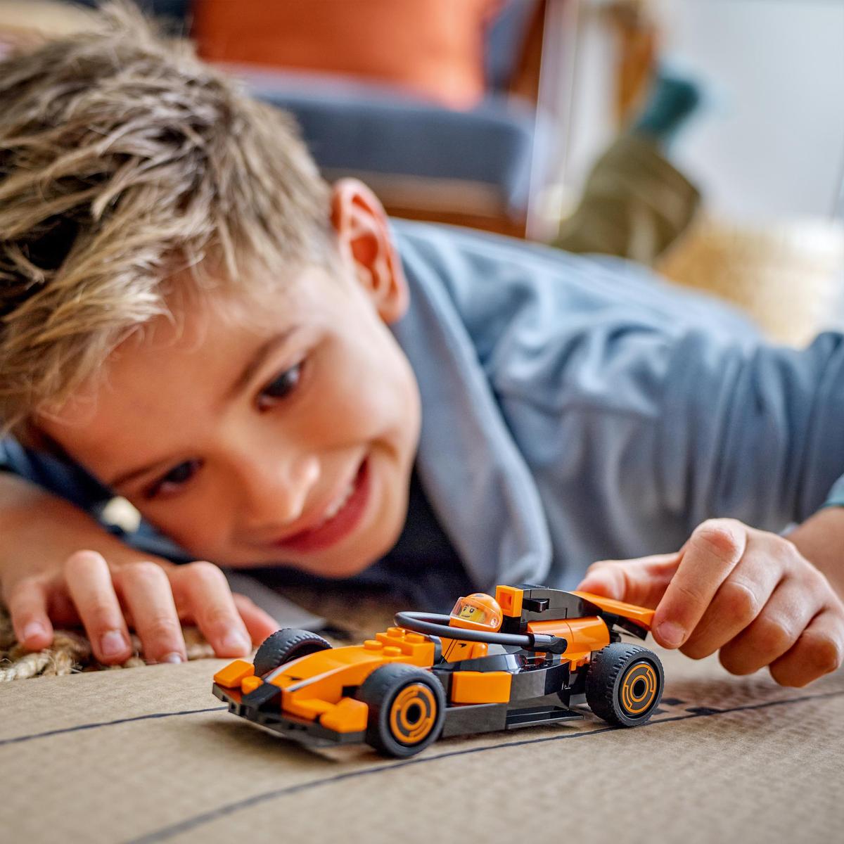 LEGO City Formula 1 60442, F1® förare med McLaren racerbil