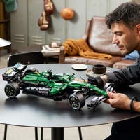 LEGO® Technic Aston Martin Aramco AMR25 F1® bil – Byggset för vuxna från 18 år – F1® fanprodukt 42240