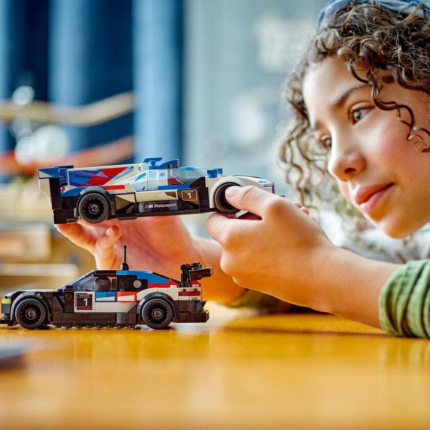 LEGO 76922, BMW M4 GT3 och BMW M Hybrid V8 racerbilar