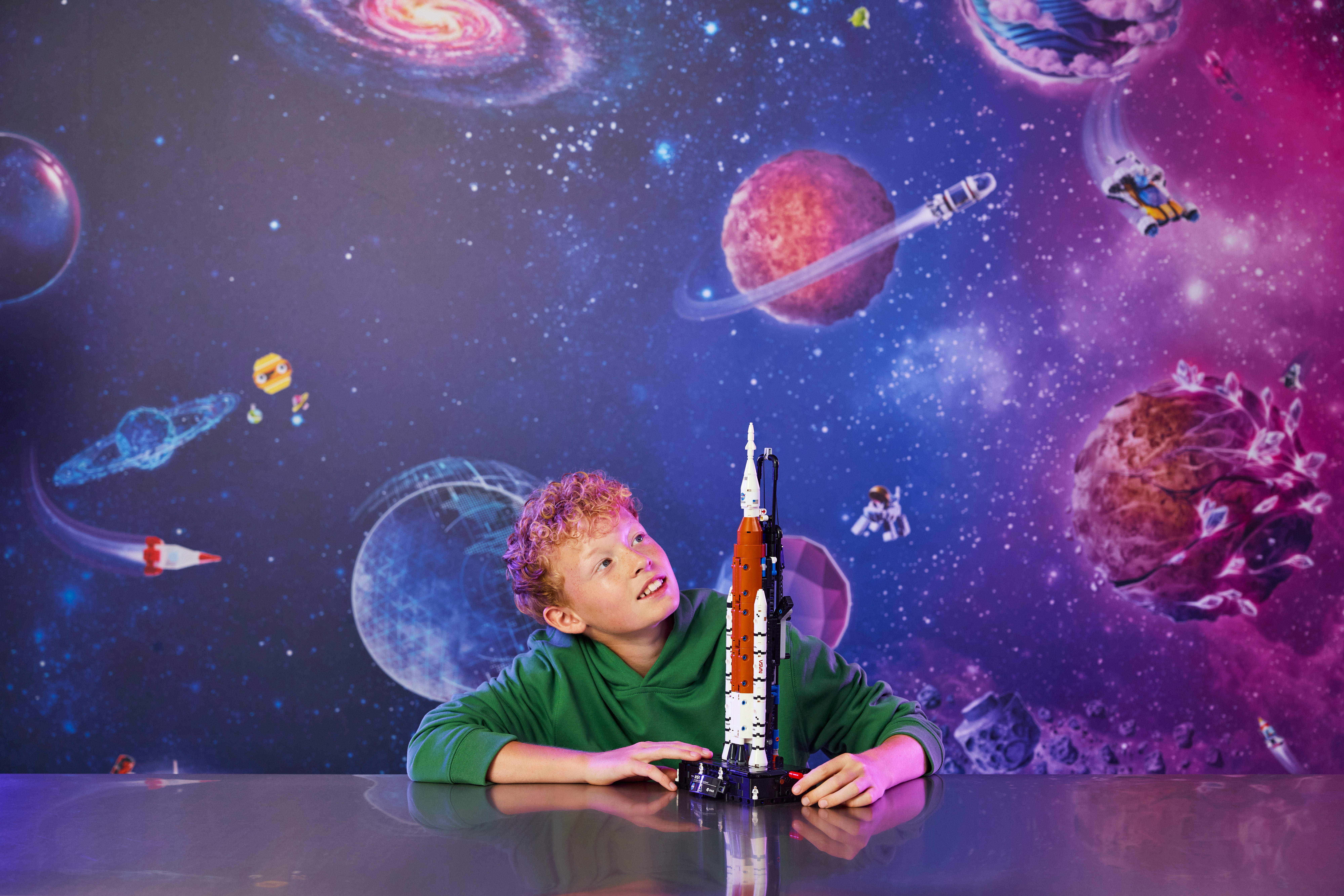 LEGO® Technic NASA Artemis Space Launch System raket 42221