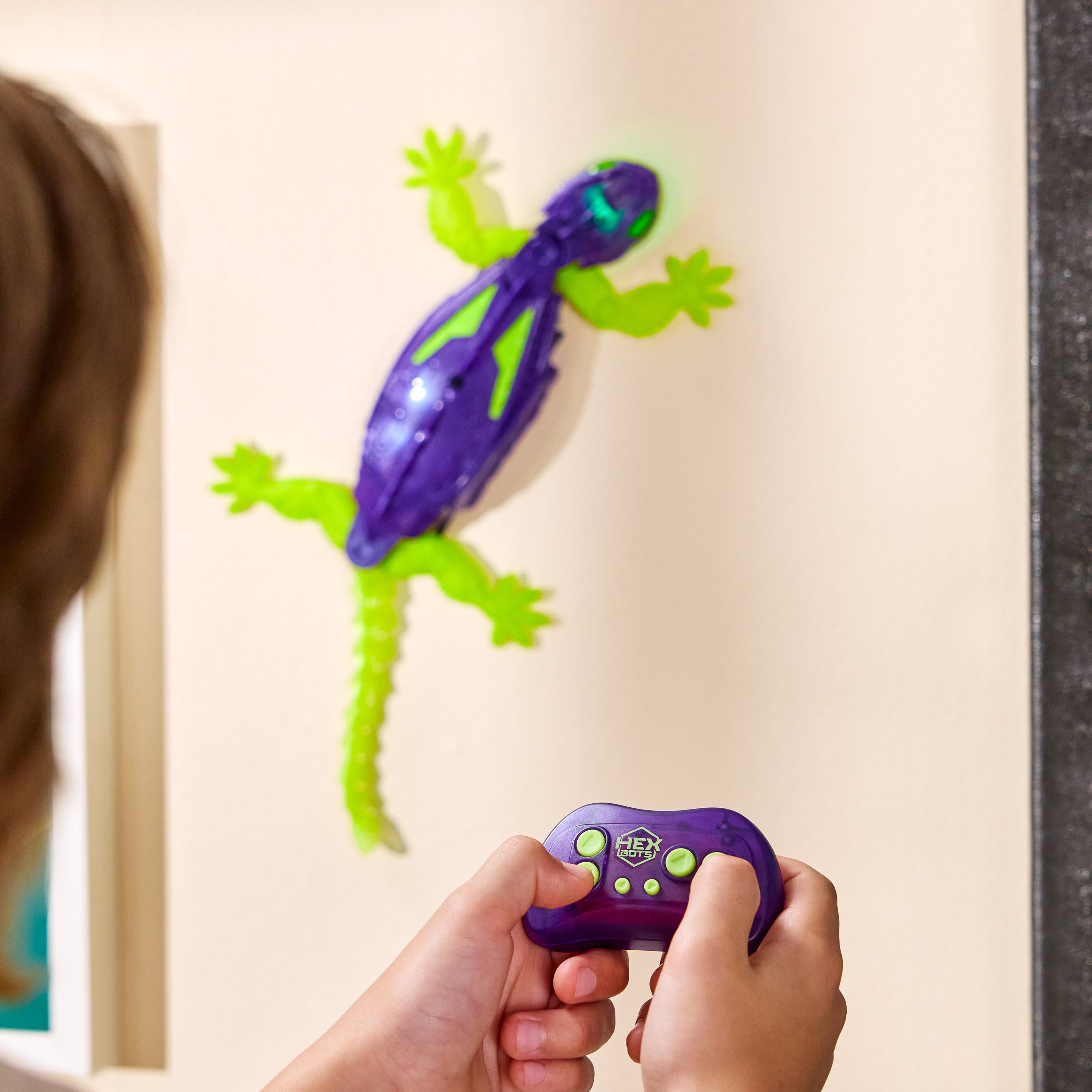 Hex Bots Wall Crawler Gecko Glow in The Dark