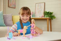 Barbie Walk & Potty Pup med docka och gående valp