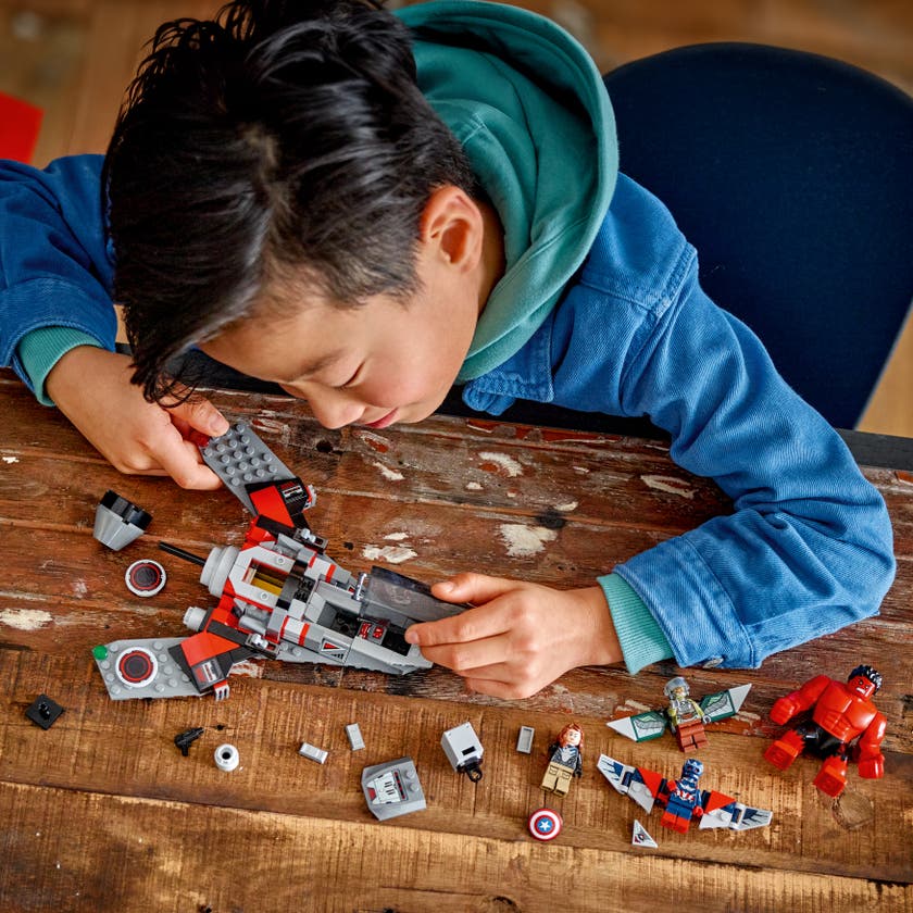 LEGO® Marvel Captain America mot Red Hulk 76292