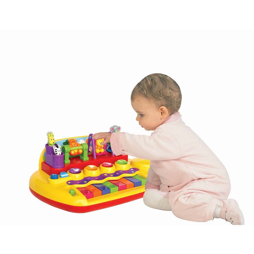 KID, Piano med dansande figurer