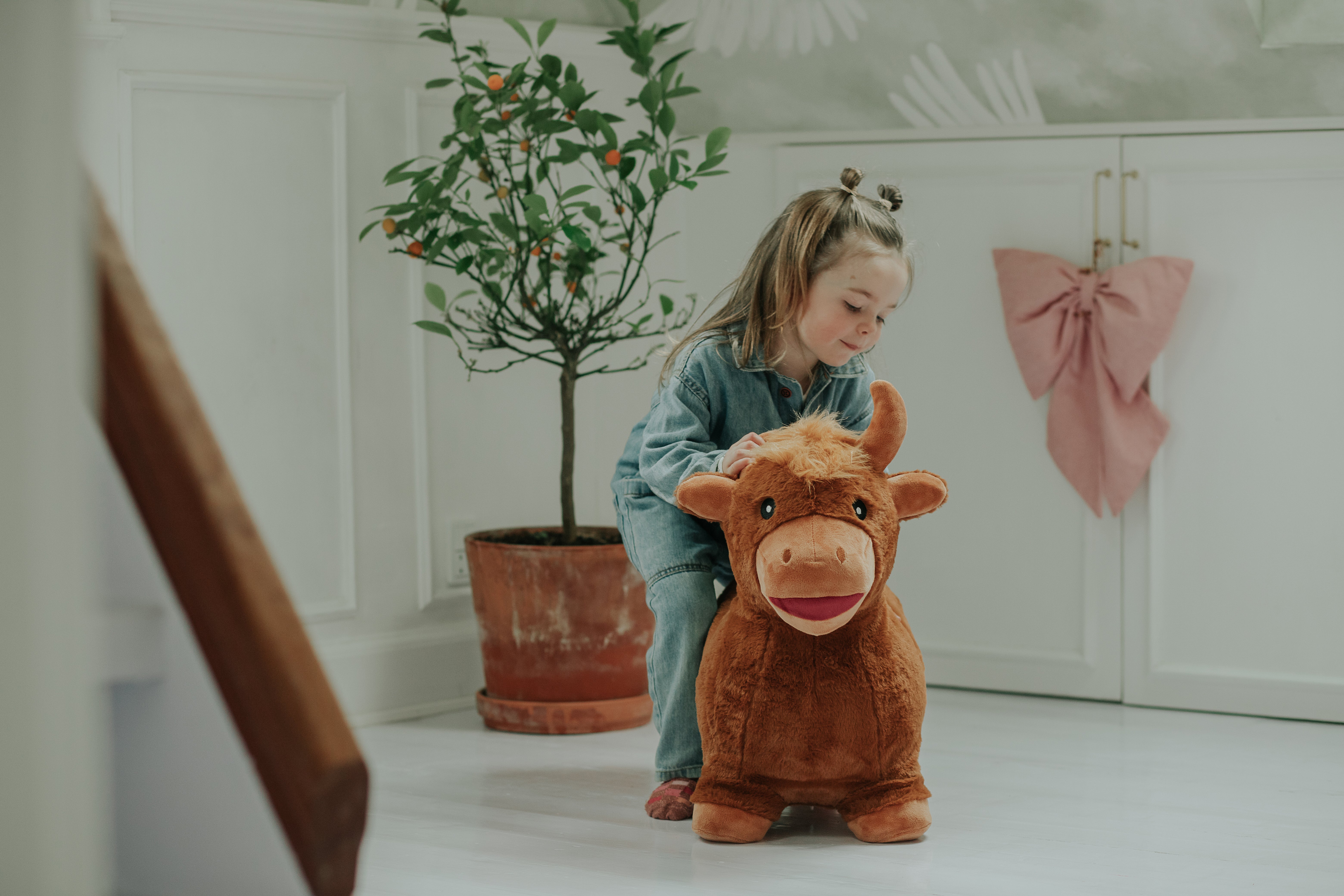 KREA Hop And Bounce Plush Cow – Hoppande plyschko