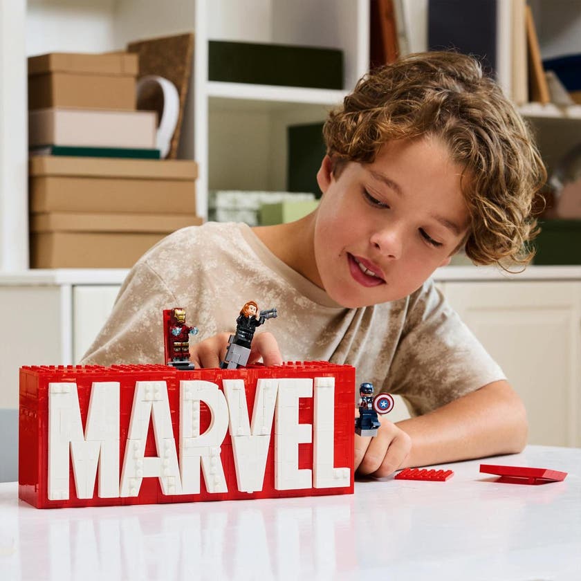 LEGO Super Heroes Marvel 76313, MARVEL logotyp och minifigurer