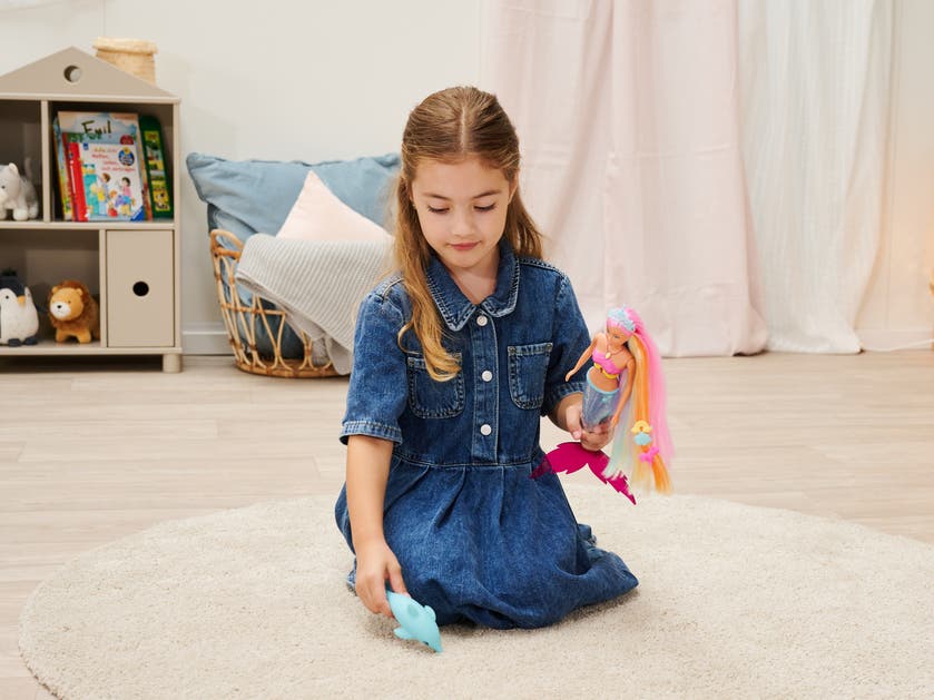 Steffi Love Mermaidizing docka med lysande stjärt och delfin