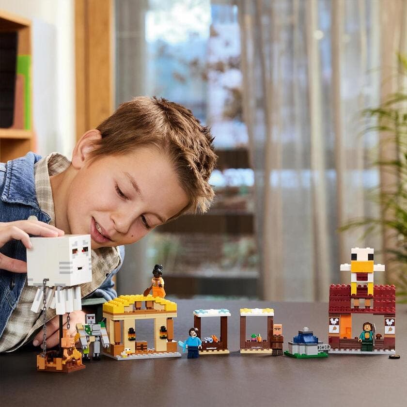 LEGO Minecraft 21273, The Ghast Balloon Village Attack