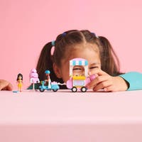 LEGO Friends 42643, Sockervaddsstånd och vespa