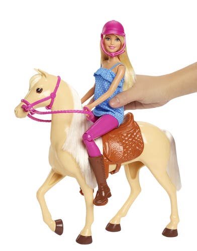 Barbie docka och häst