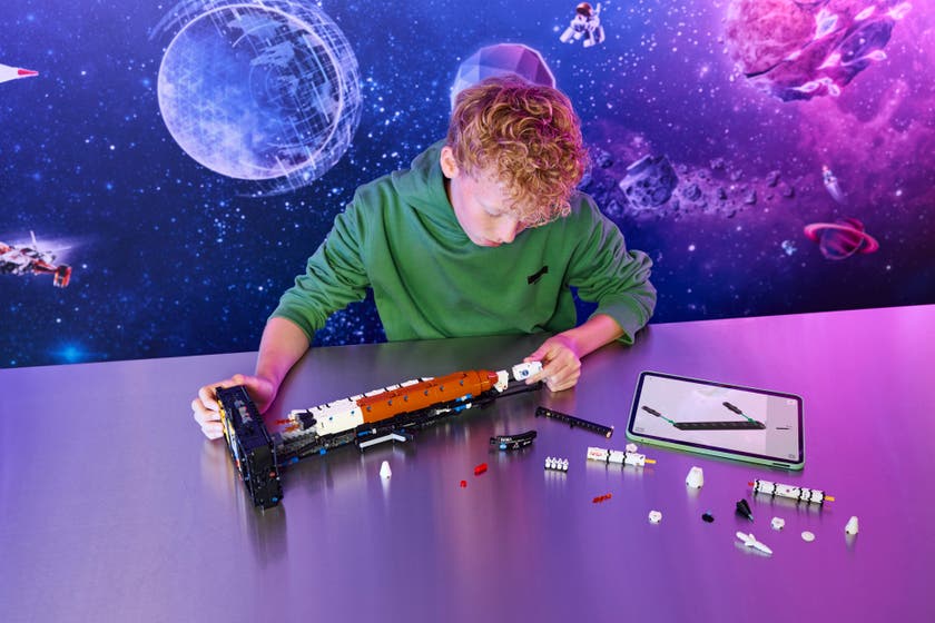 LEGO® Technic NASA Artemis Space Launch System raket 42221