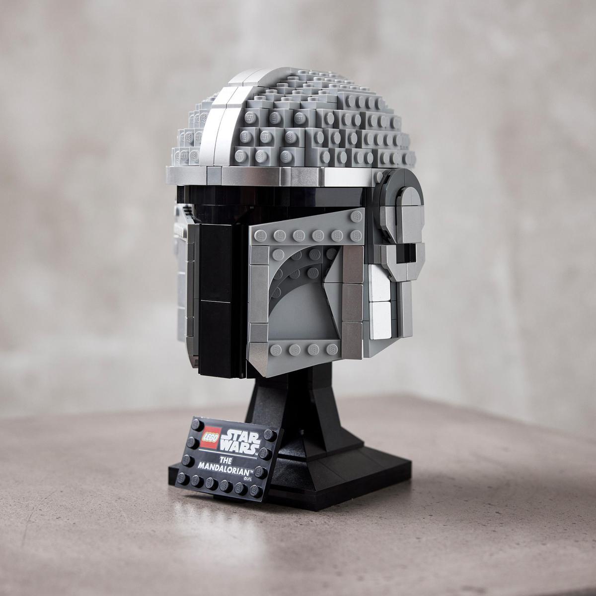 LEGO Star Wars TM 75328, The Mandalorian™ Helmet