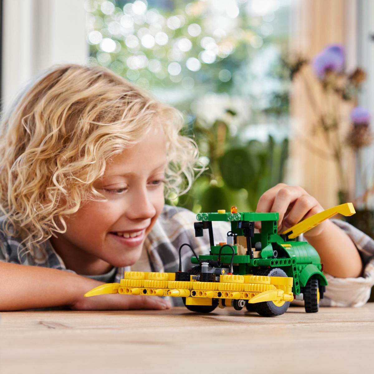 LEGO Technic 42168, John Deere 9700 Forage Harvester