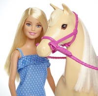 Barbie docka och häst