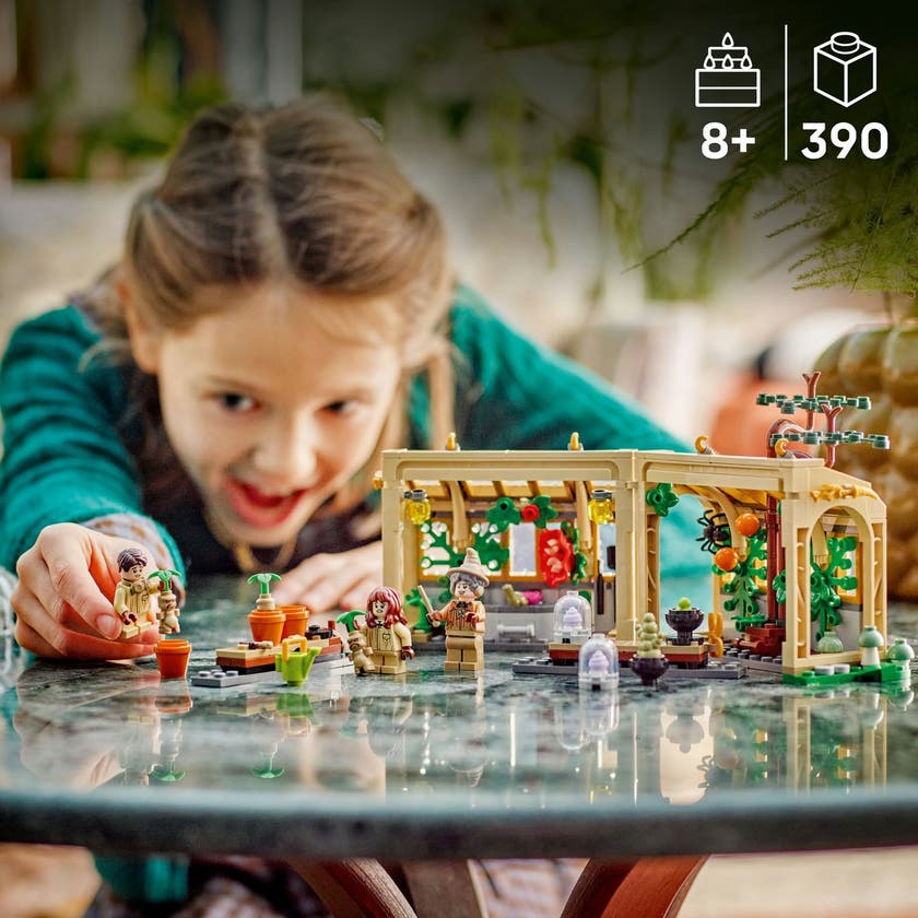 LEGO Harry Potter 76445, Hogwarts™ slott: lektion i örtlära