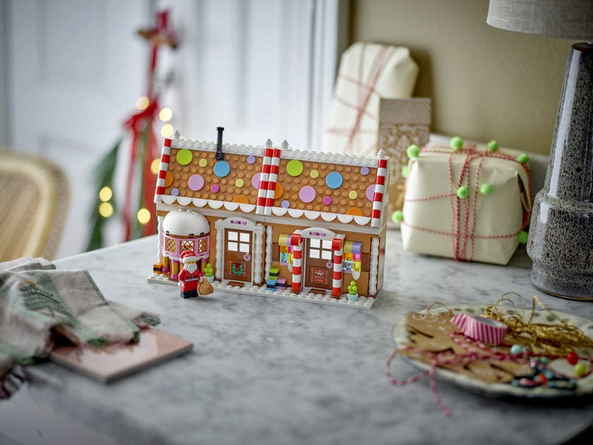 LEGO® Iconic Juligt pepparkakshus 40809