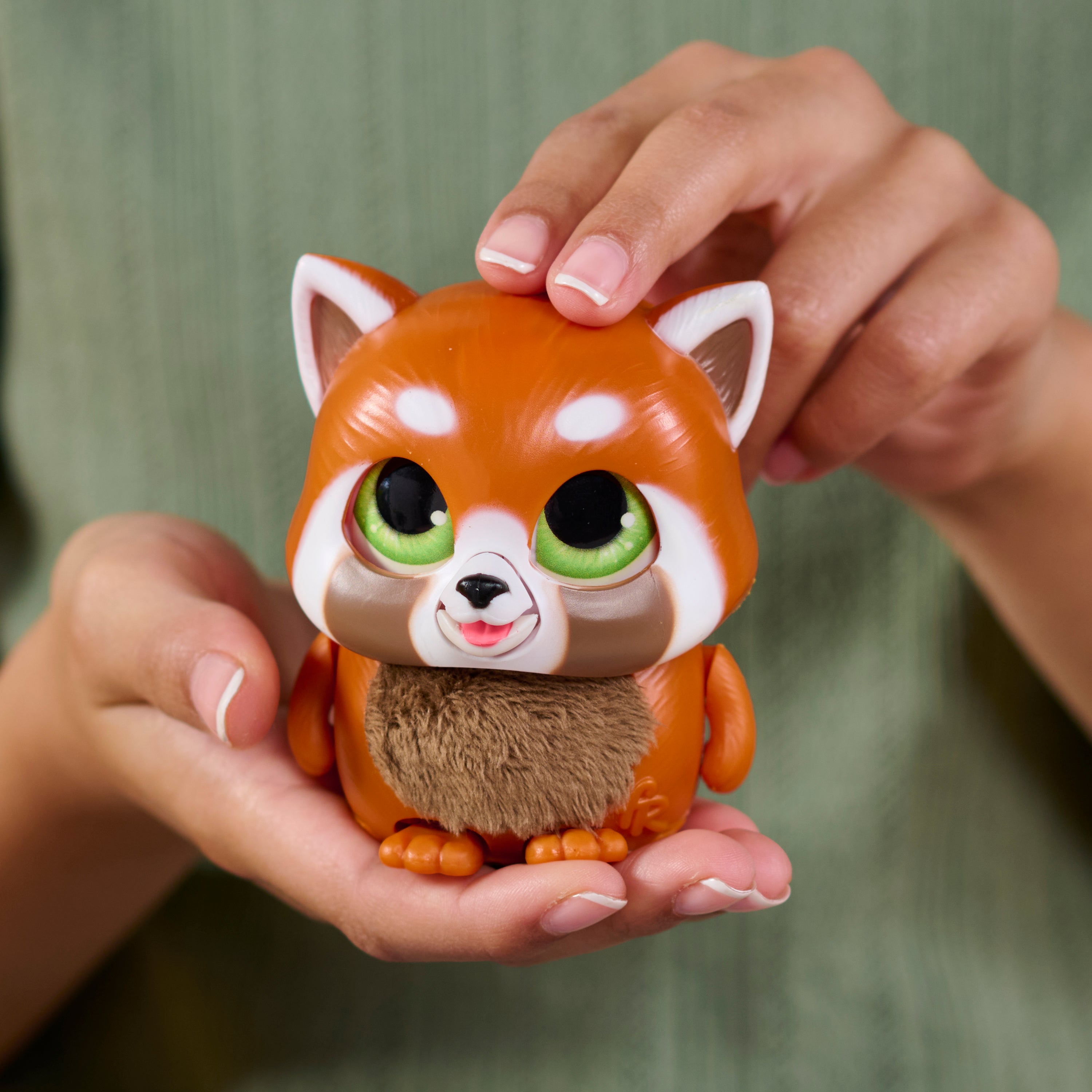 FurReal Handfuls - Red Panda
