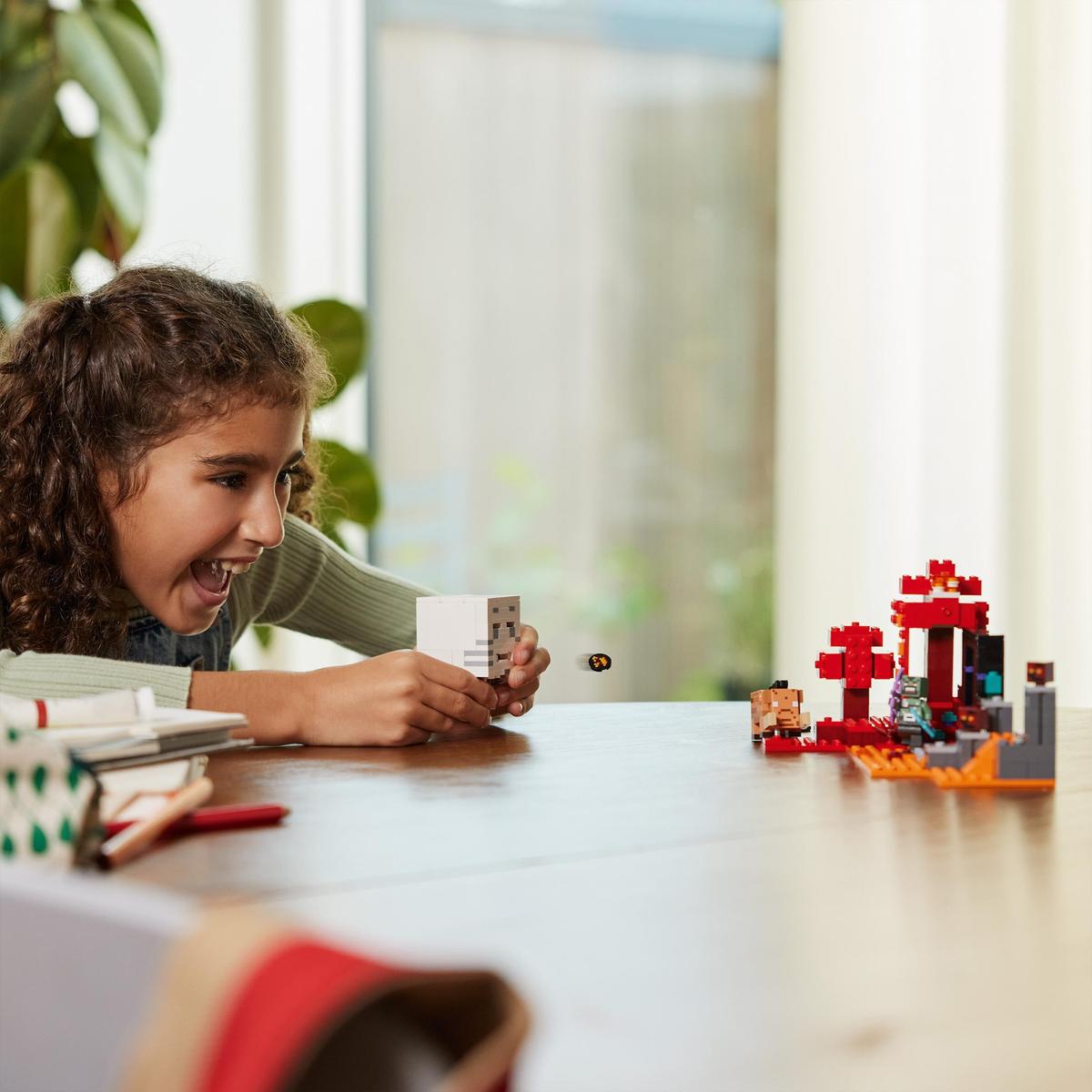 LEGO Minecraft 21255, Attack vid Nether-portalen