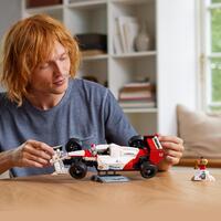 LEGO Icons 10330, McLaren MP4/4 & Ayrton Senna