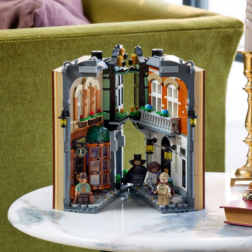 LEGO Icons 10351, Sherlock Holmes: Bokvrå