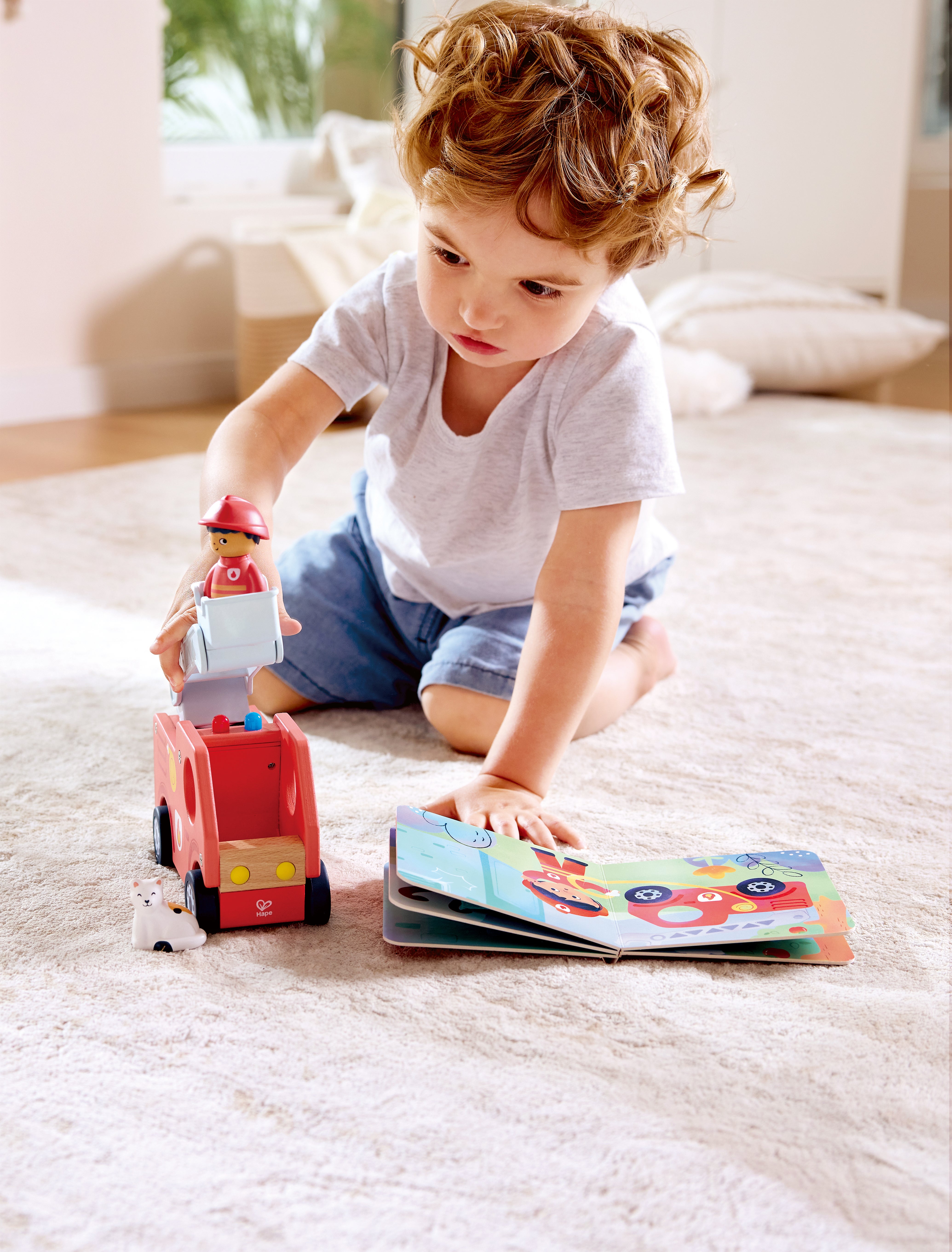 Hape Hapeland The Roaring Fire Truck With Sound