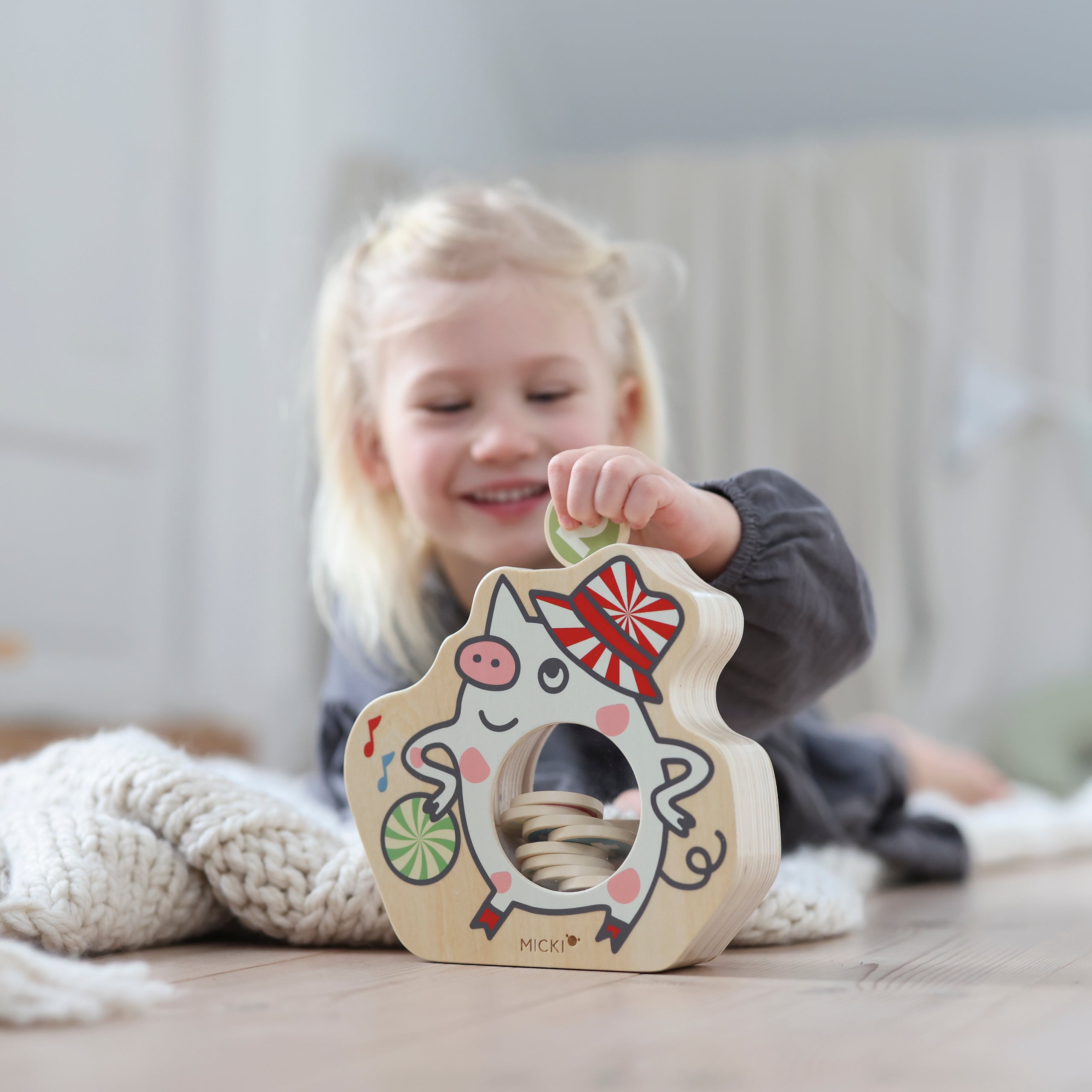 Micki Jinglepop Pig aktivitetsleksak