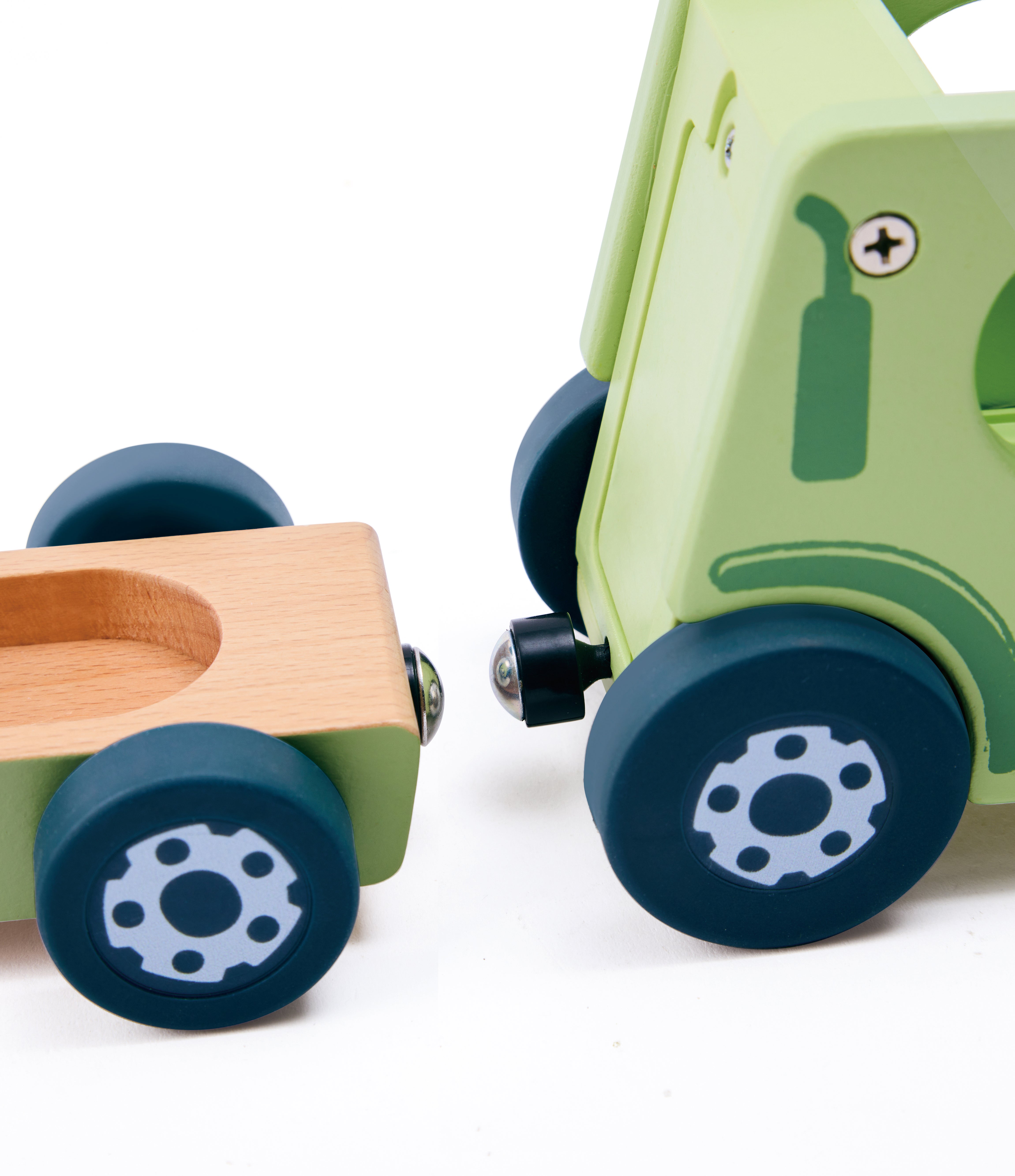 Hape Hapeland The Rumbling Tractor With Sound