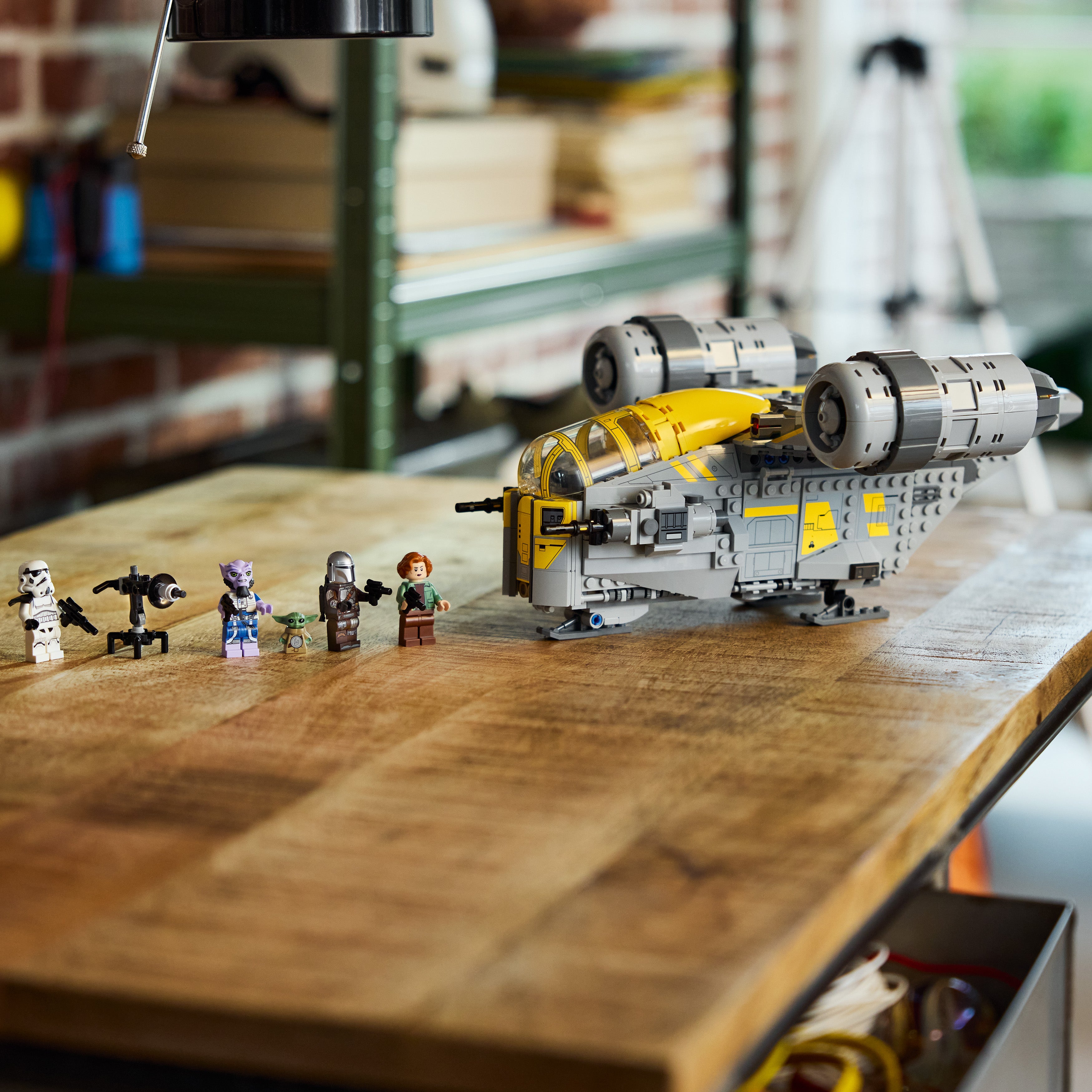 LEGO® Star Wars™ The Razor Crest™ Byggleksak med fordon 75447