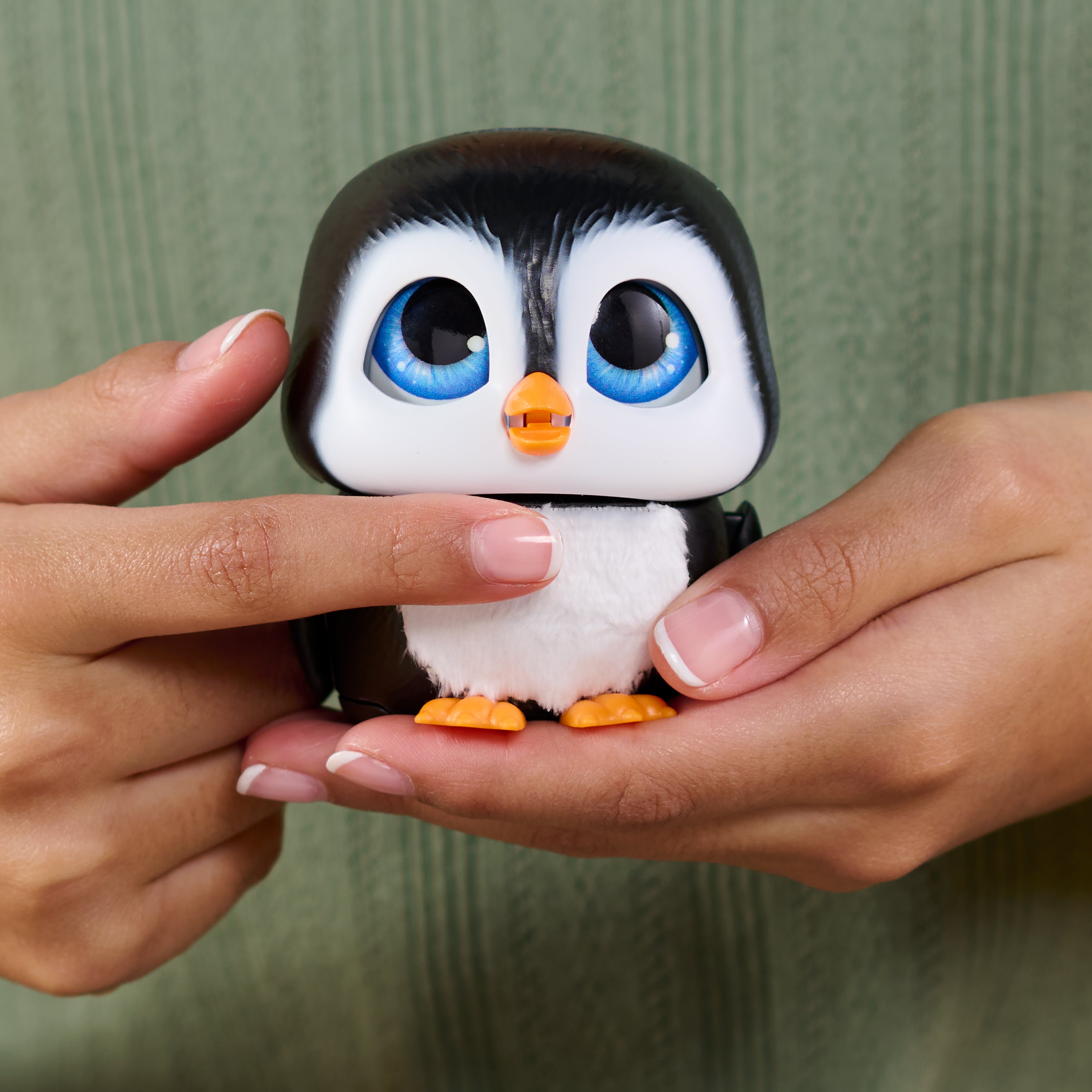 FurReal Handfuls - Penguin