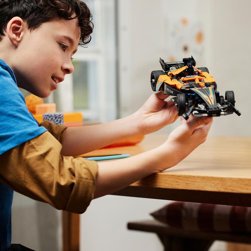 LEGO Technic 42169, NEOM McLaren Formula E racerbil