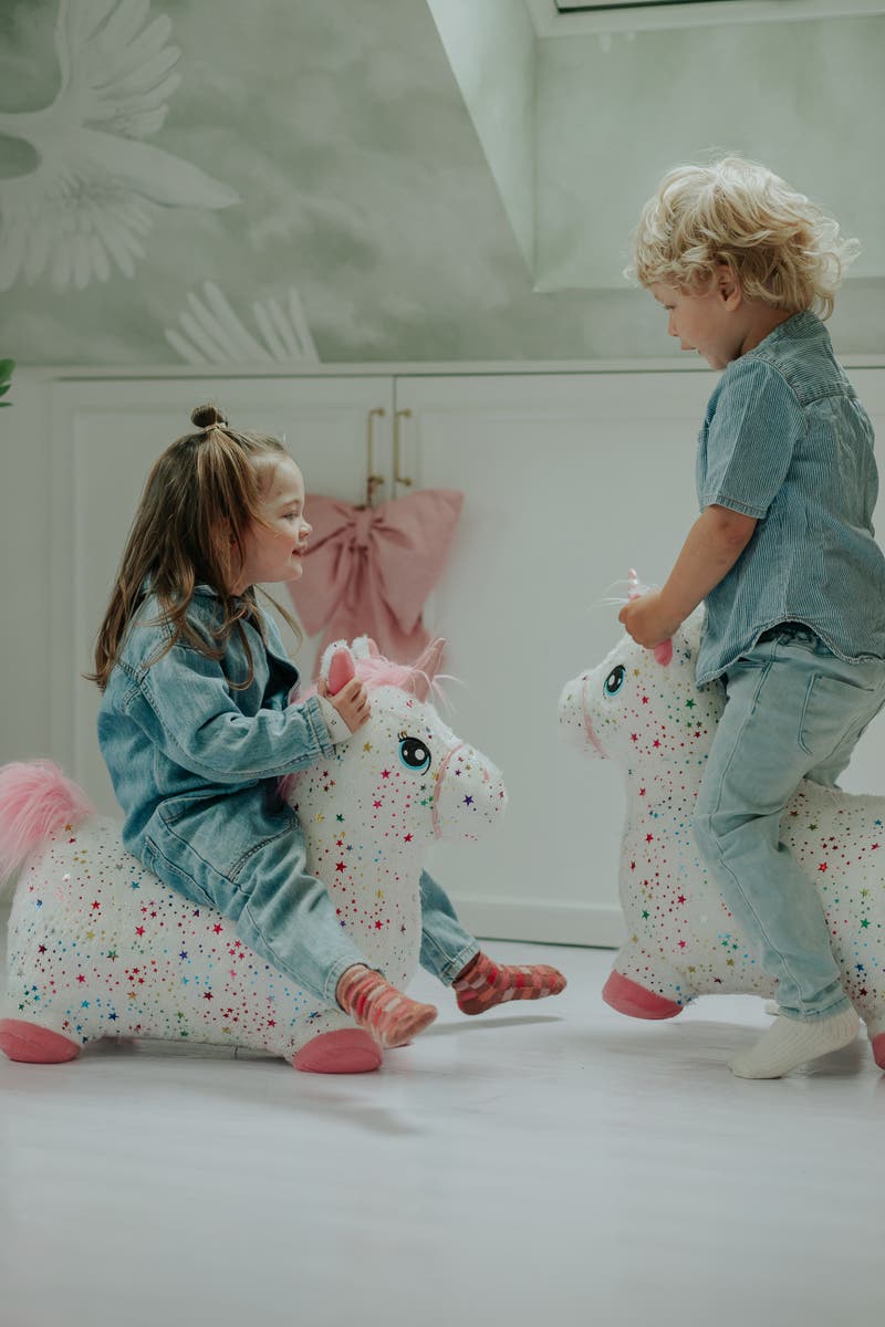 KREA Hop And Bounce Enhörning med vitt hår