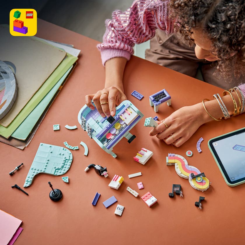 LEGO® Creator 3-i-1 Flygel med musikdekorationer och katt 31392