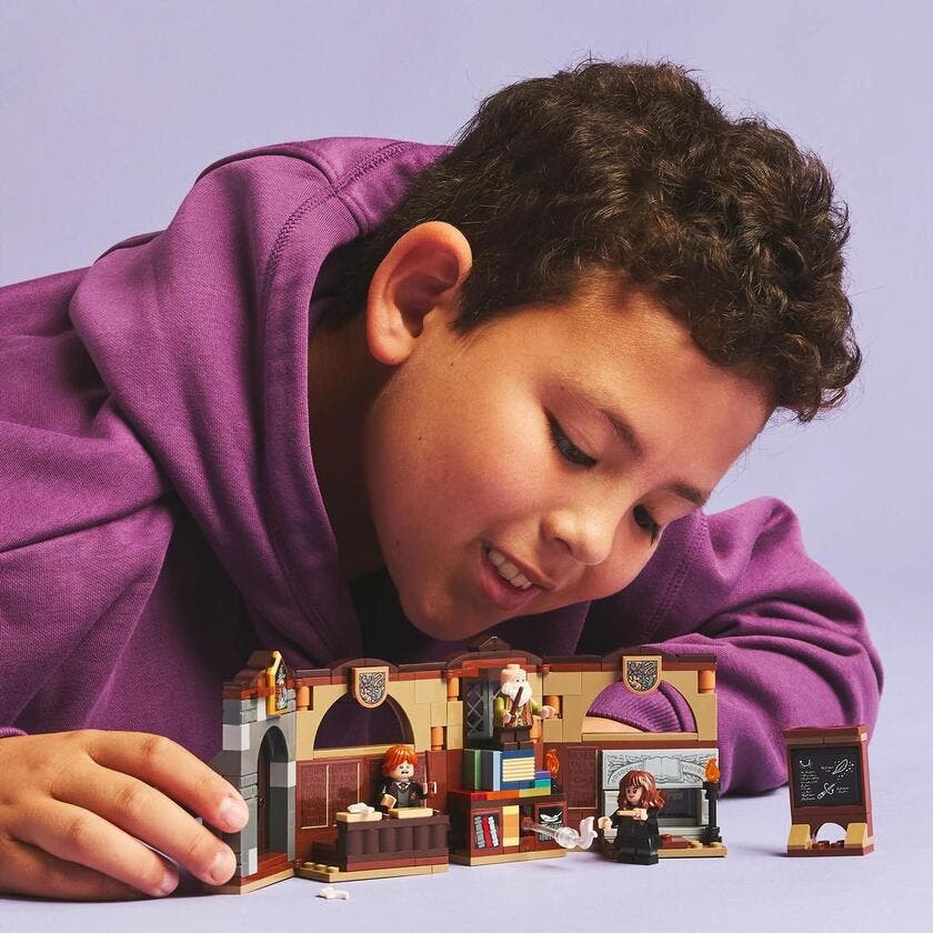 LEGO Harry Potter TM 76442, Hogwarts™ slott: lektion i trollformellära