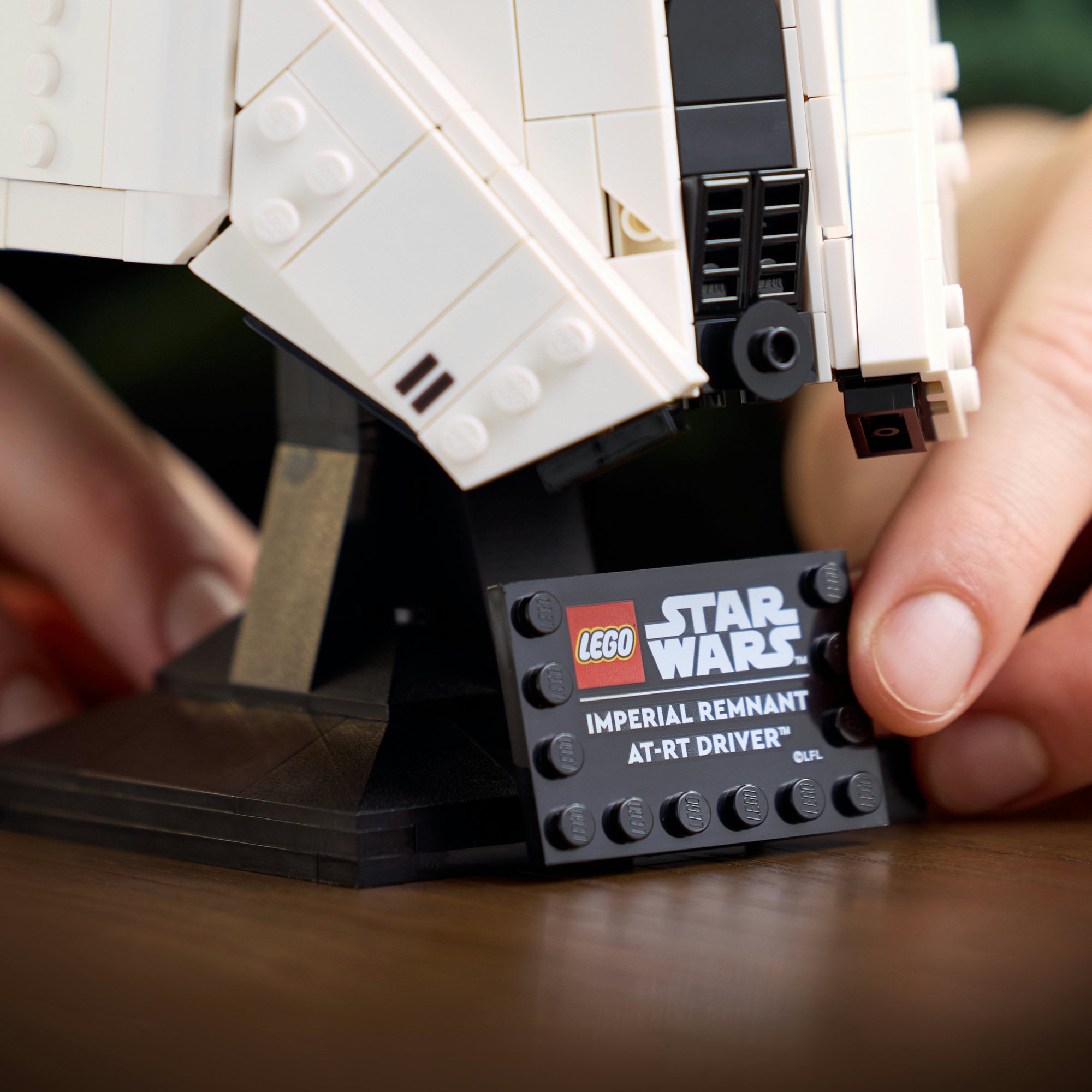 LEGO® Star Wars™ Imperial Remnant AT-RT Driver™ Helmet Byggset 75458