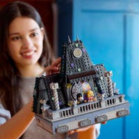 LEGO® Wednesday: Wednesday & Enids korridorsrum Gåvoset 76781