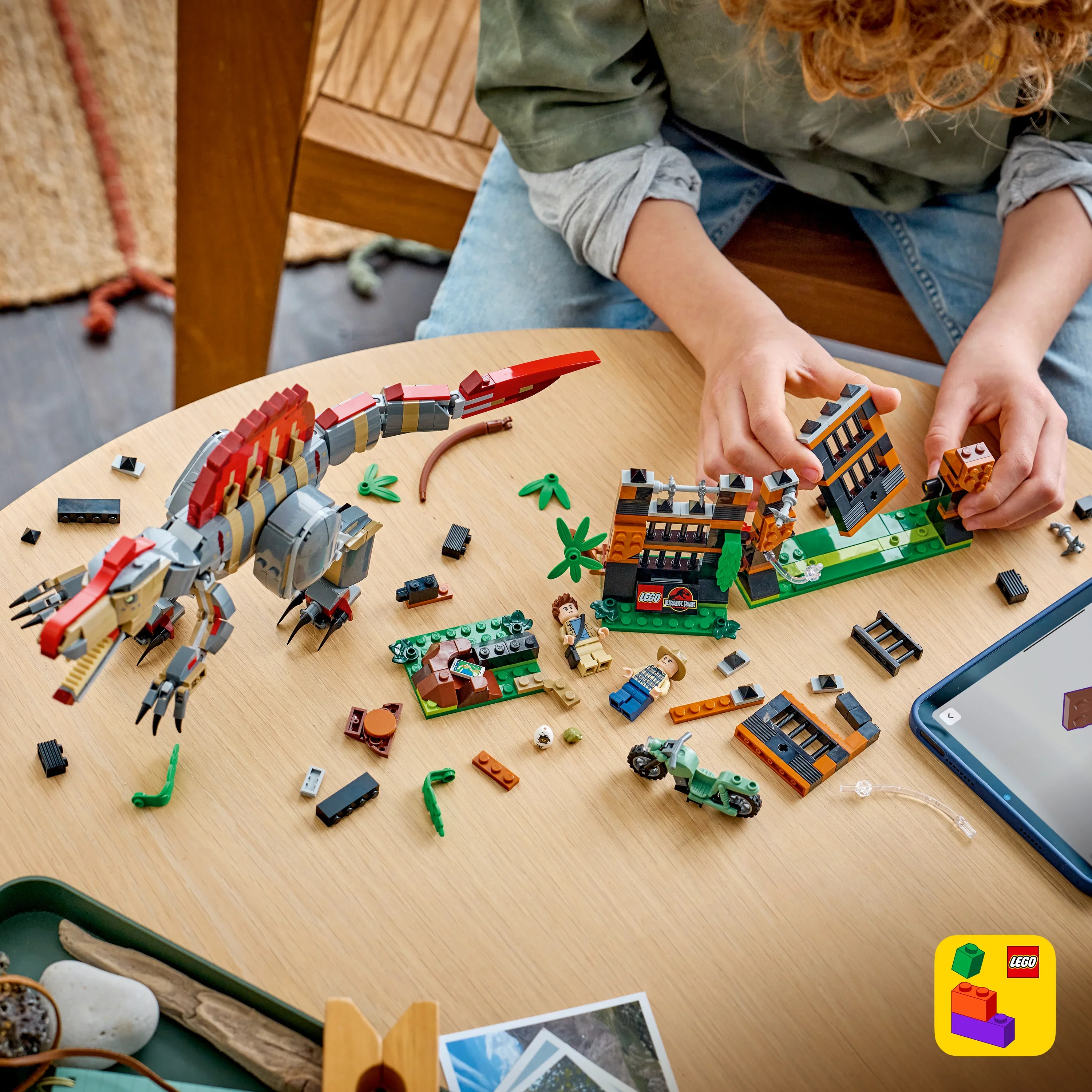 LEGO® Dinosaurieflykt med spinosaurus 77982
