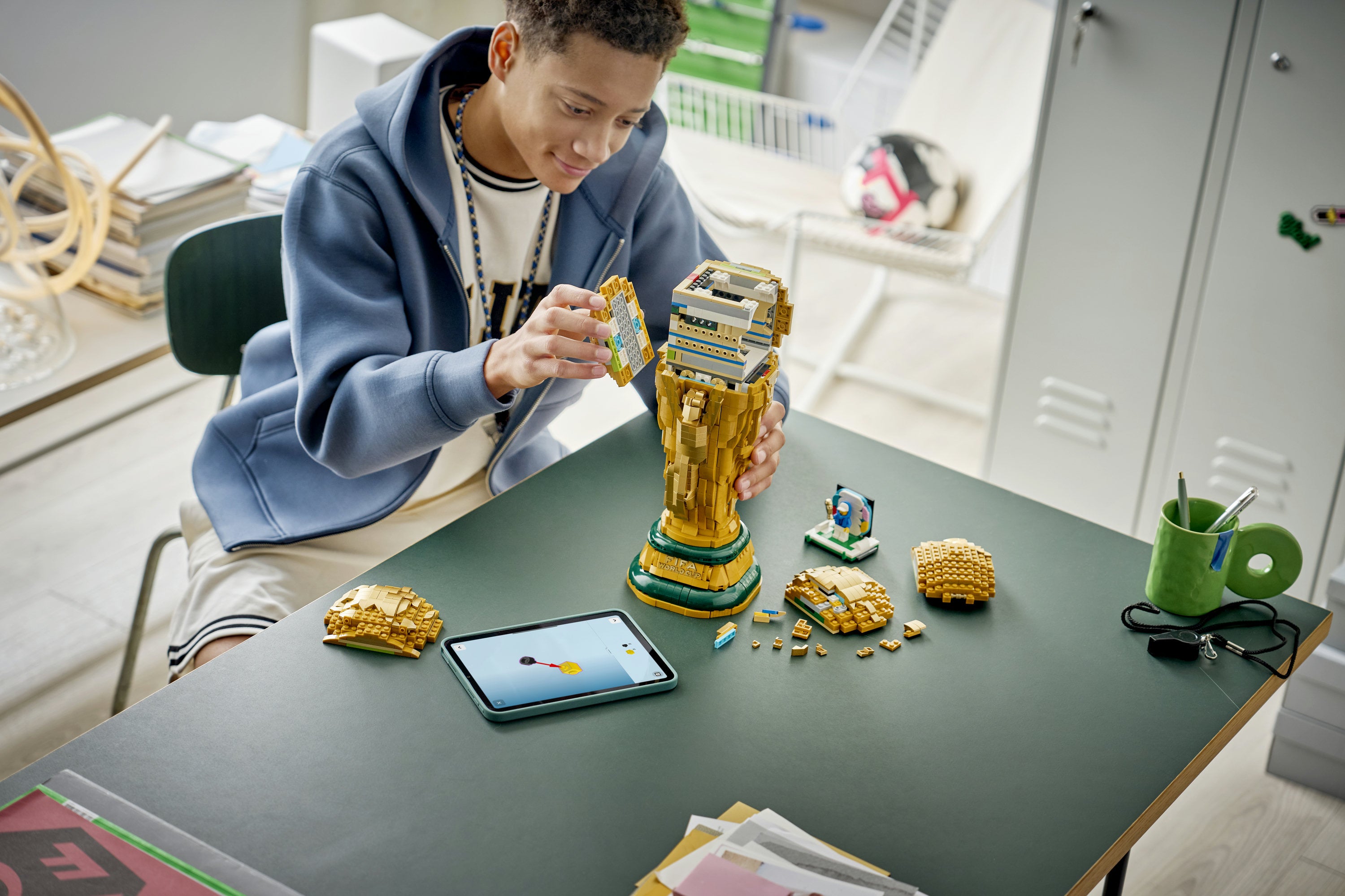 LEGO® Editions Officiell pokal från fotbolls-VM 43020