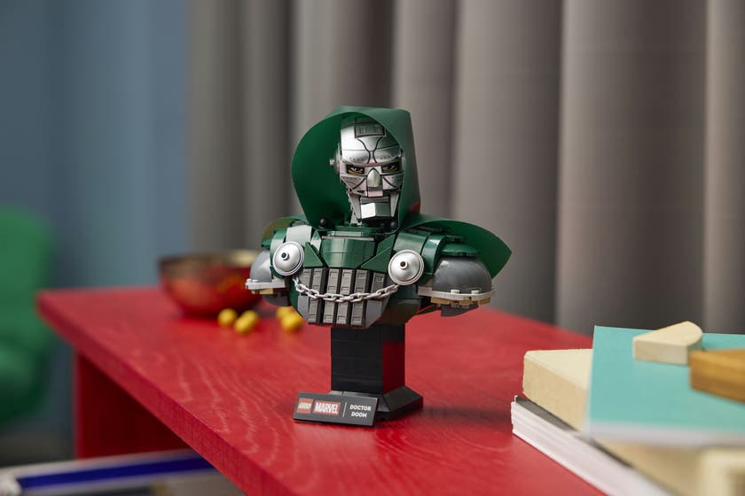 LEGO® Marvel Doctor Doom-byste 76345