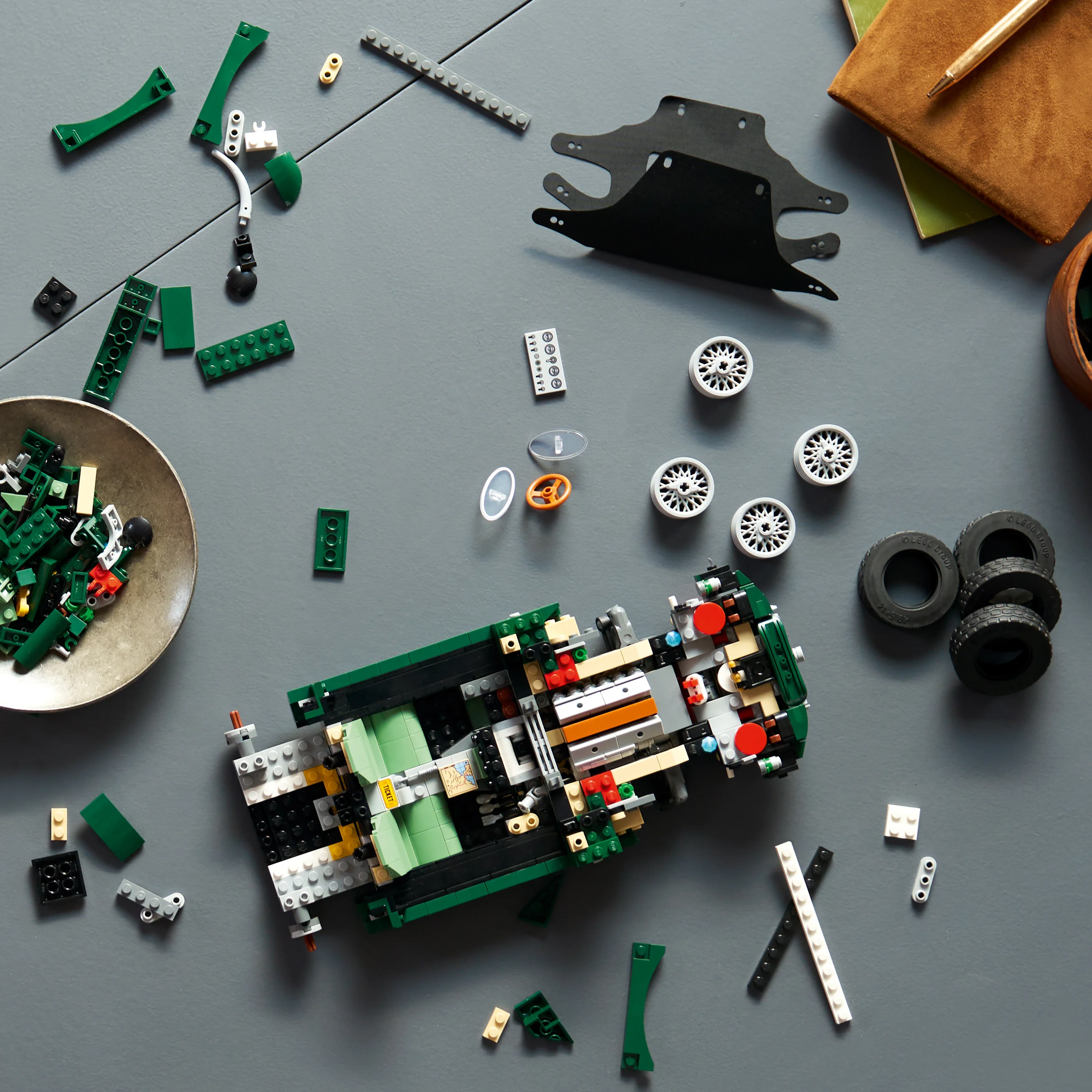 LEGO® Icons Jaguar E-Type 11381