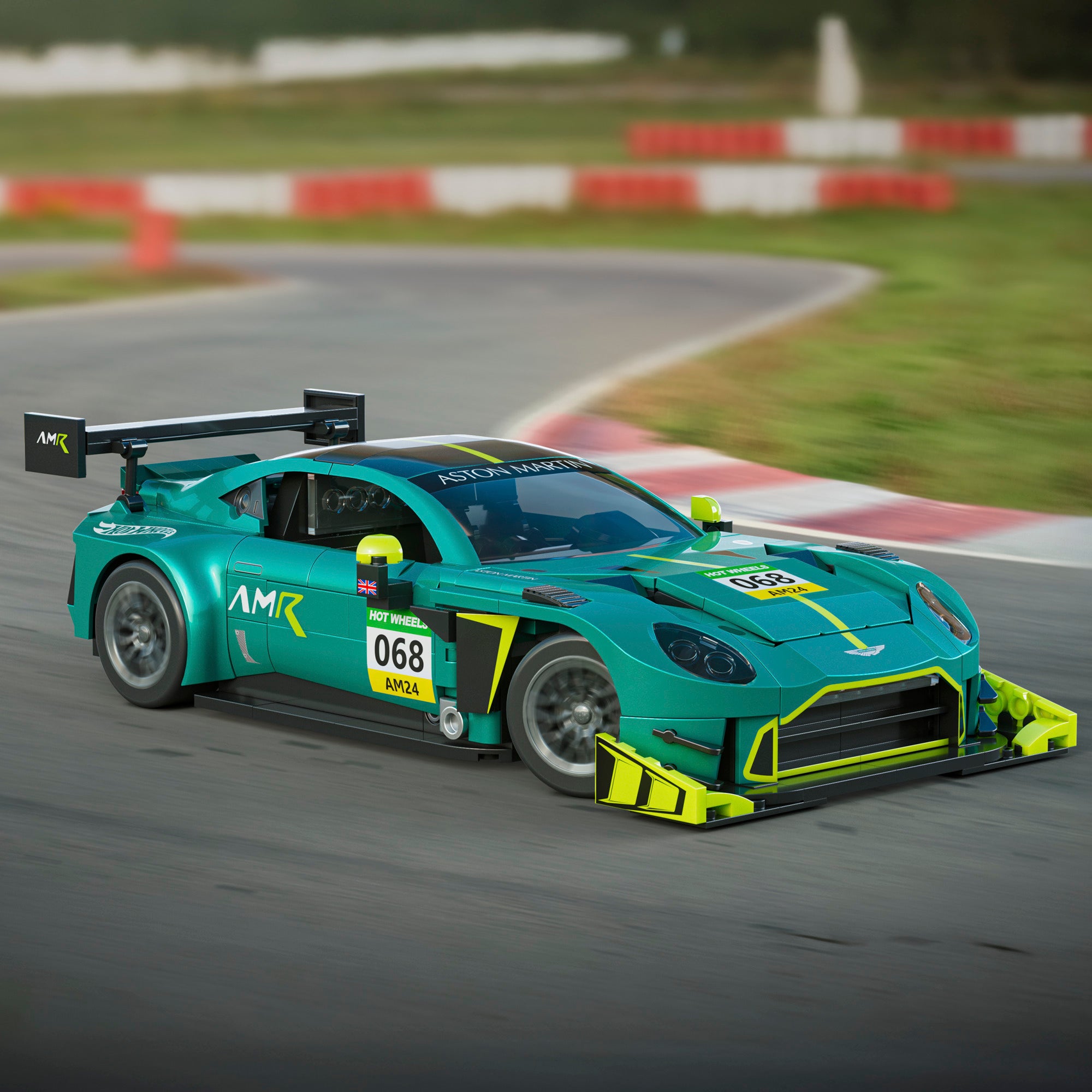 Mattel Brick Shop Hot Wheels 24 Aston Martin Vantage GT3