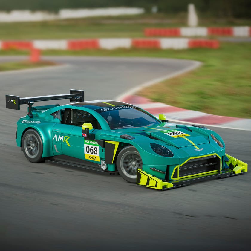 Mattel Brick Shop Hot Wheels 24 Aston Martin Vantage GT3