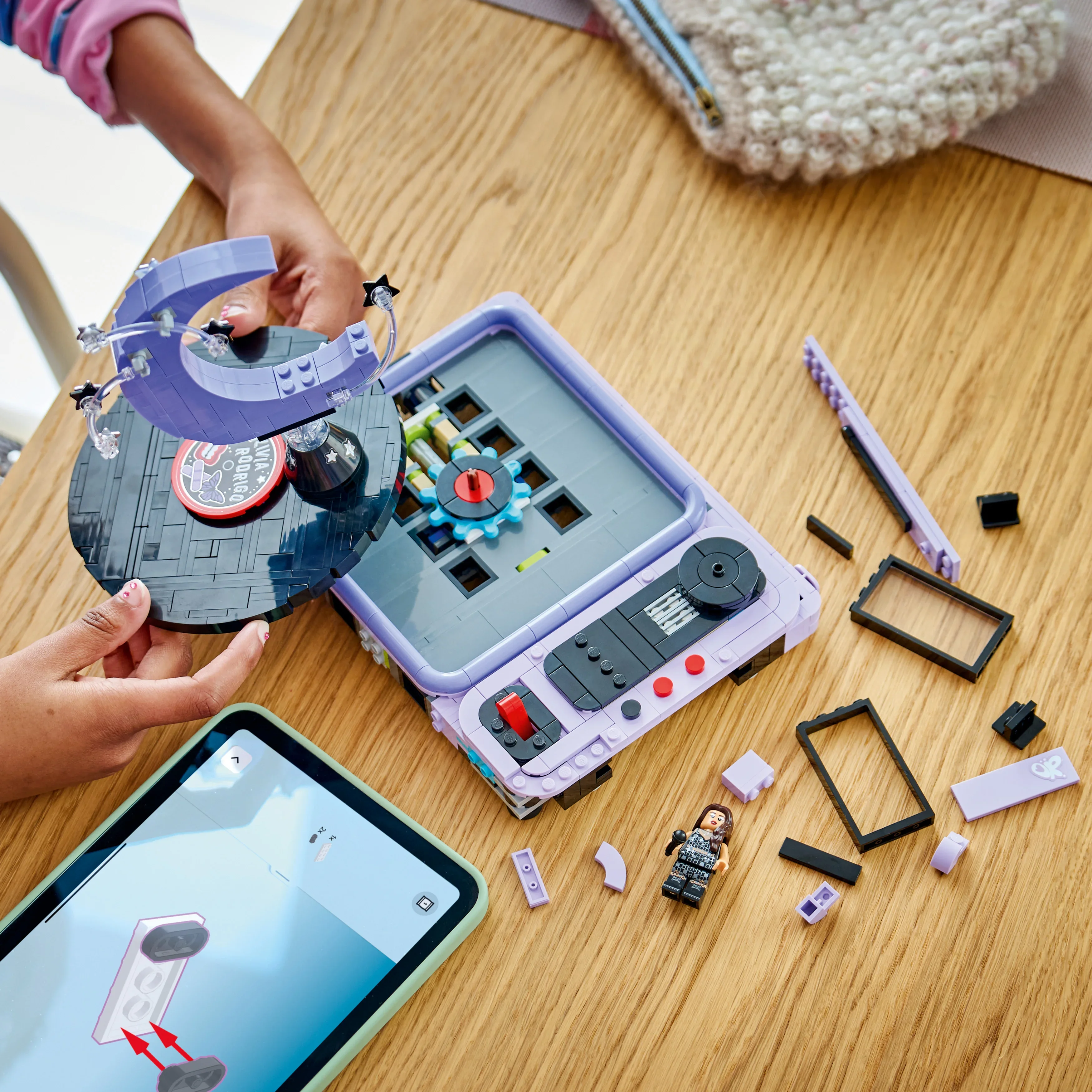 LEGO® Editions Olivia Rodrigos konsertmåne 43029