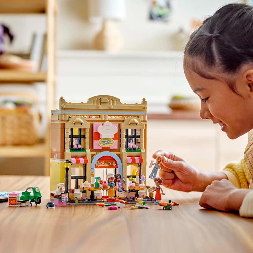 LEGO Friends 42655, Restaurang och matlagningsskola