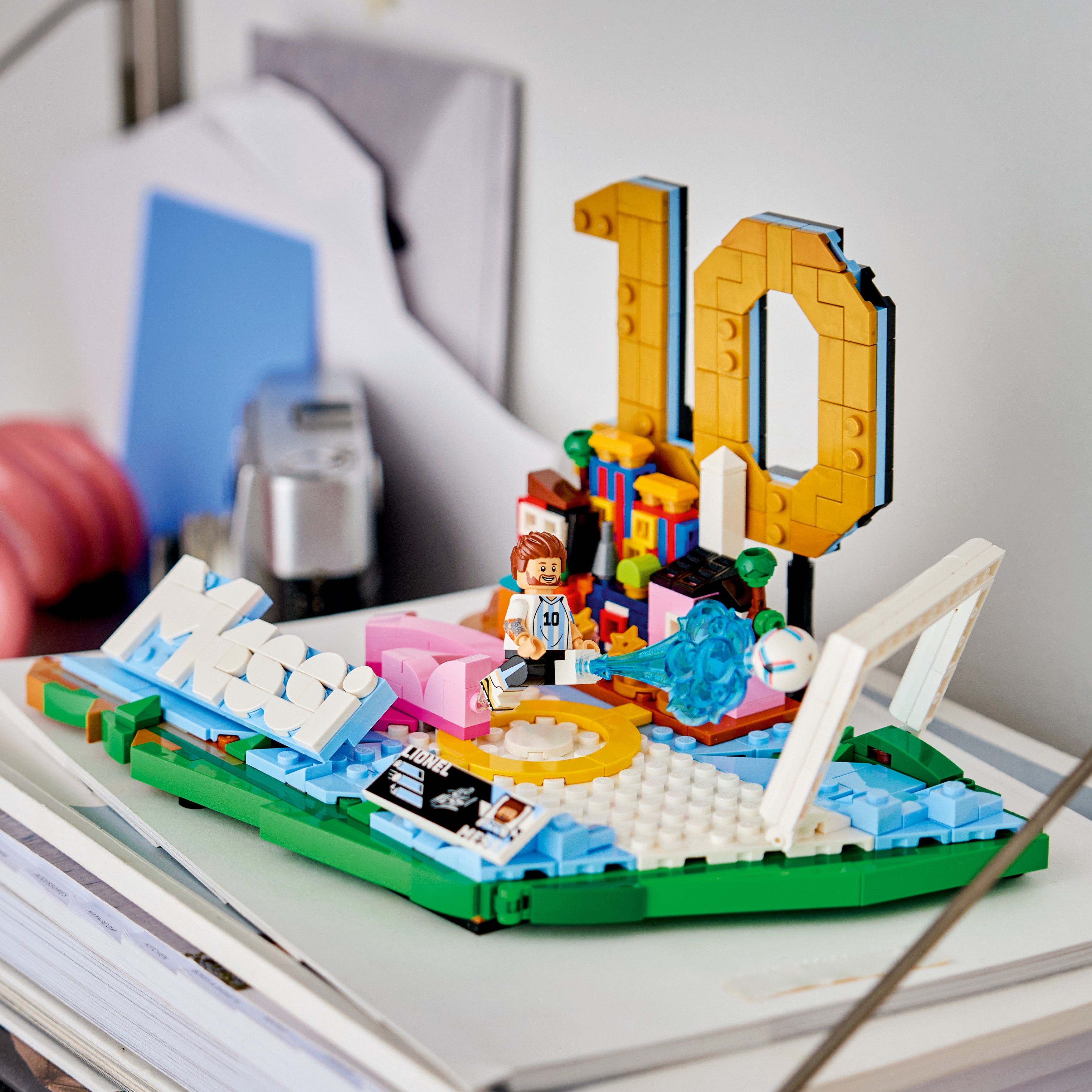 LEGO® Editions Lionel Messi – fotbollshöjdpunkter 43011
