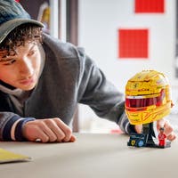 LEGO® Editions Scuderia Ferrari HP Lewis Hamilton hjälm 43022