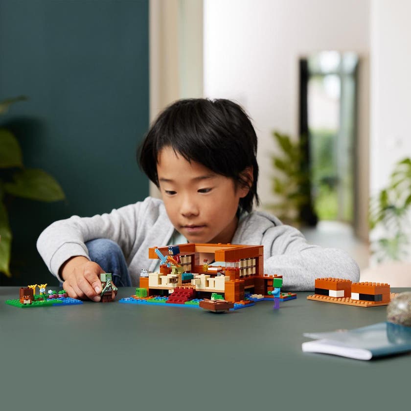 LEGO Minecraft 21256, Grodhuset