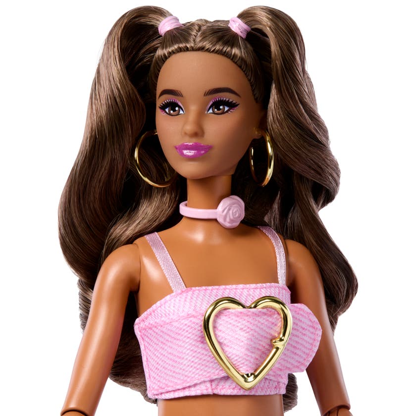 Barbie Deluxe Style Docka med Rosmönstrad Jeanslook