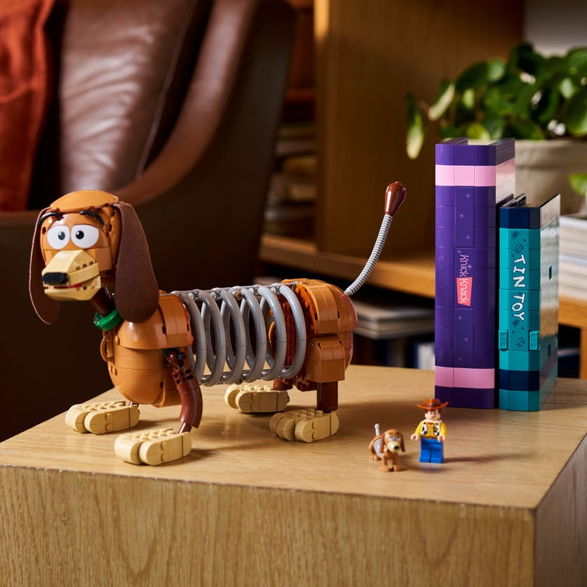 LEGO® | Disney and Pixar Toy Story Bokstöd med hunden Slinky 43301